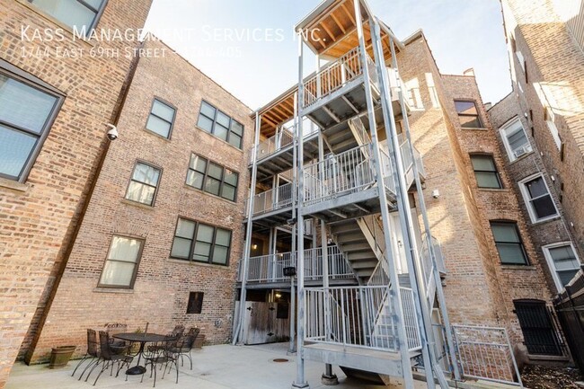 Building Photo - 1744 E 69th St