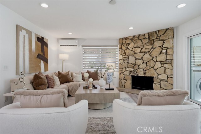 Building Photo - 125 Campanita Ct