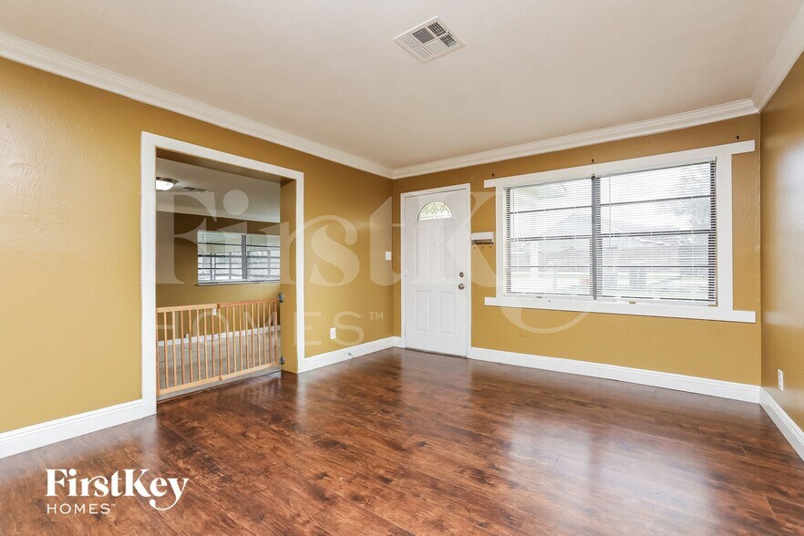 Building Photo - 1228 Helen St