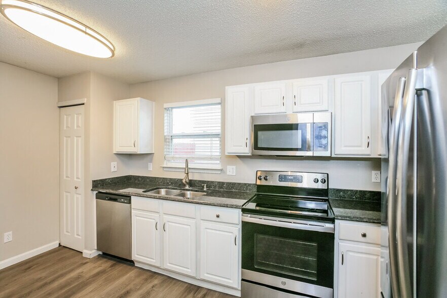 Building Photo - 2014 Dutch Elm Dr