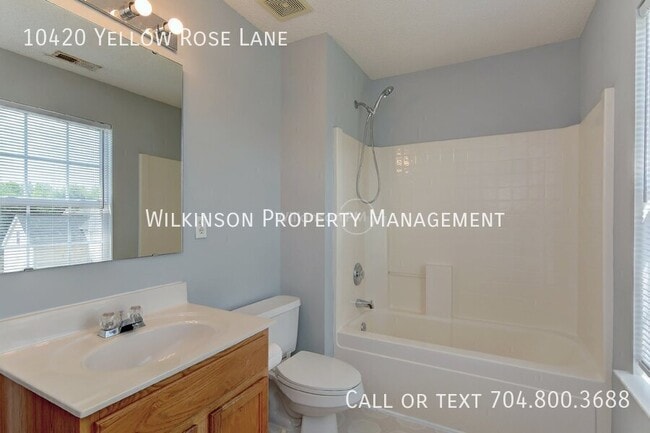 Building Photo - 10420 Yellow Rose Ln