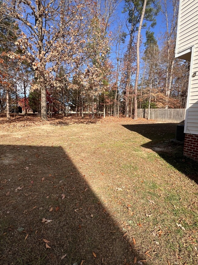 Building Photo - Spacious 4 Bedroom Home