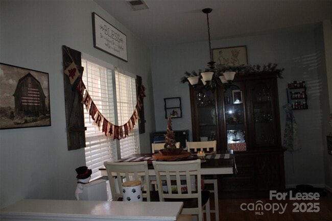 Building Photo - 9446 Cadman Ct