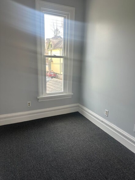 Building Photo - 15-17 Westlake Avenue, #17