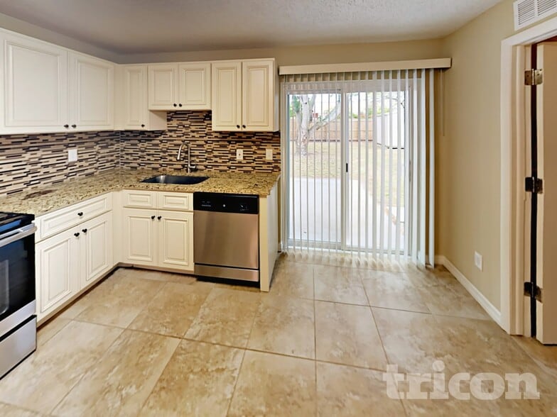 Building Photo - 7812 Tiburon Dr