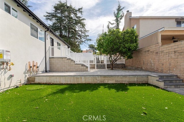 Building Photo - 10423 Pinyon Ave