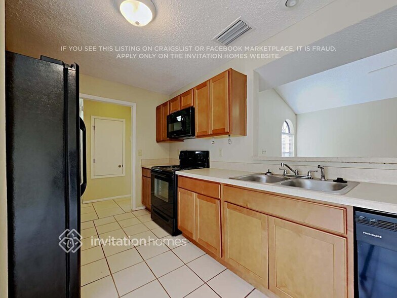 Building Photo - 3424 S St Lucie Dr