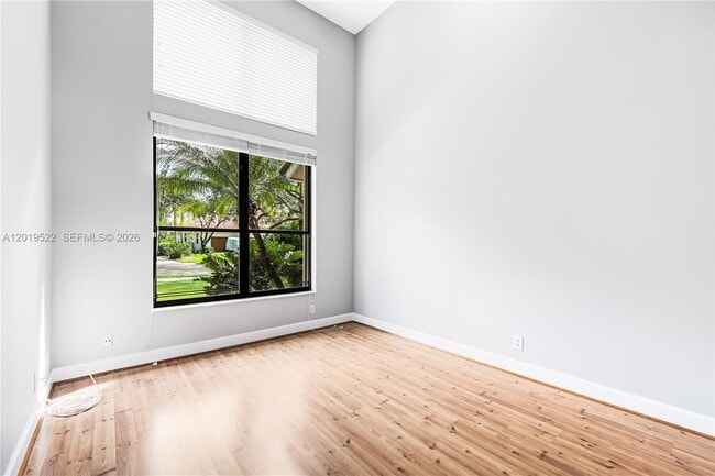 Building Photo - 1256 Manor Dr S