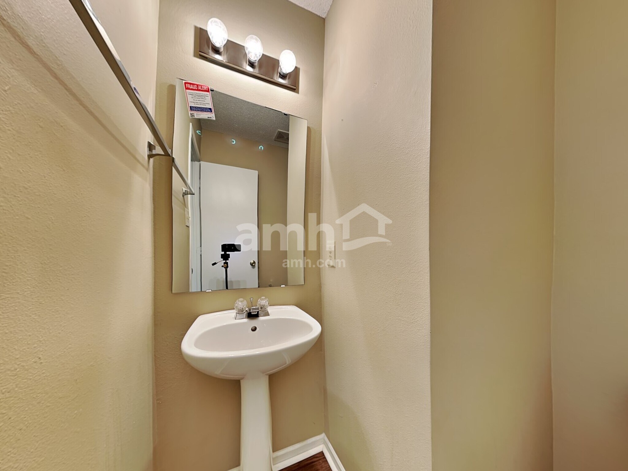 Building Photo - 1701 Blue Grass Pky