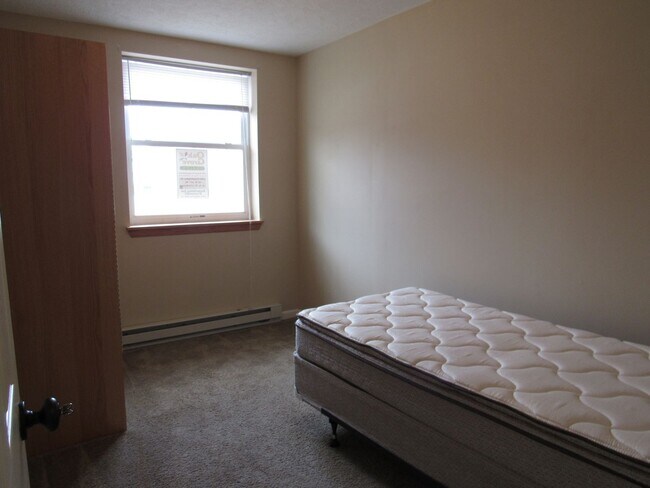 Building Photo - 1100 RES