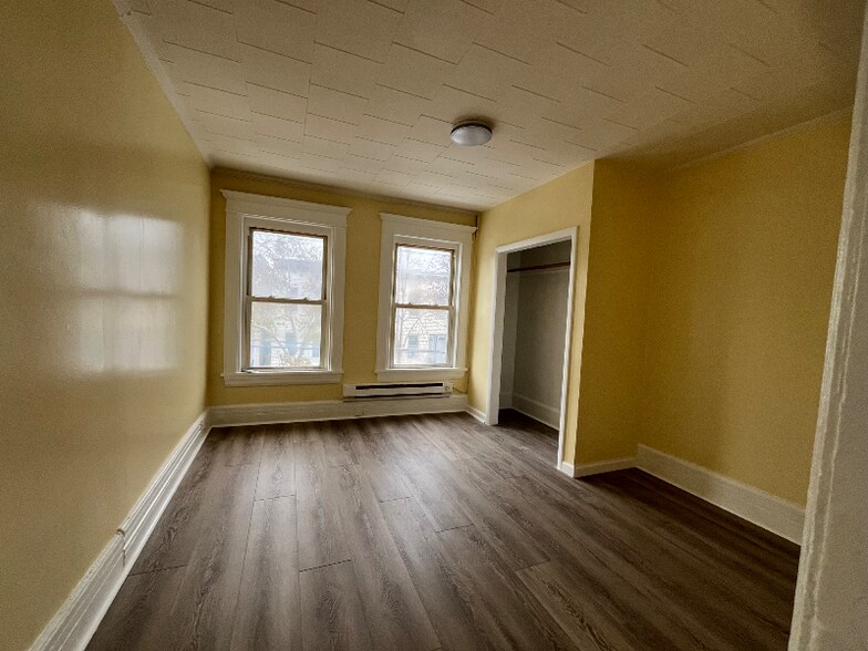 Building Photo - 683 State St