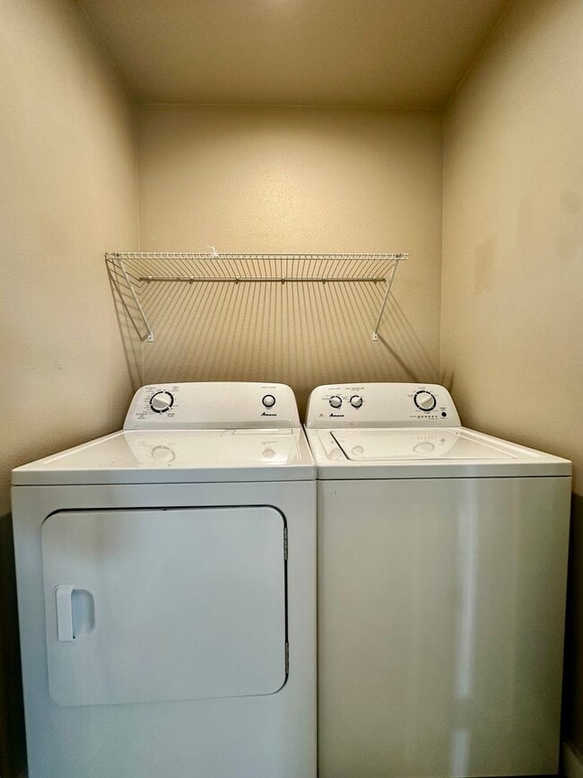 Building Photo - 1 Bedroom Riverside Bungalow