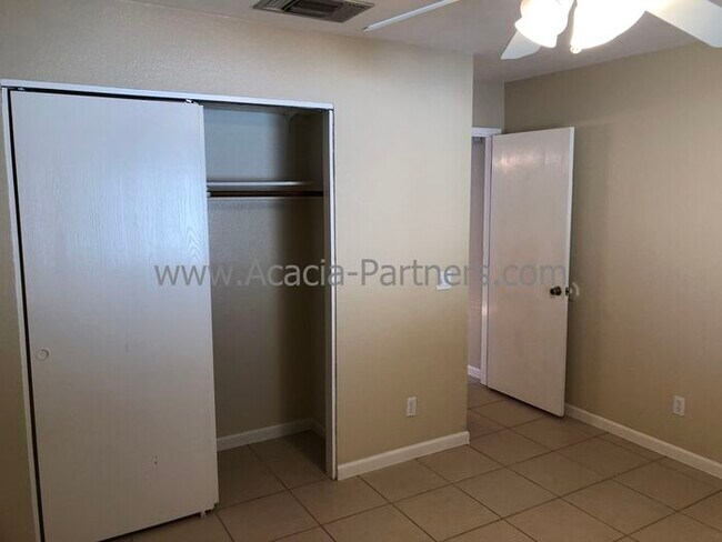 Building Photo - Three Bedroom/Two Bath Home