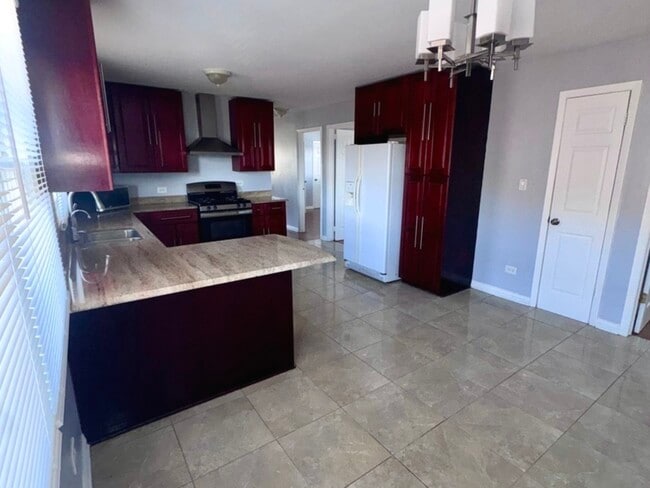 Building Photo - 43 W Ann St