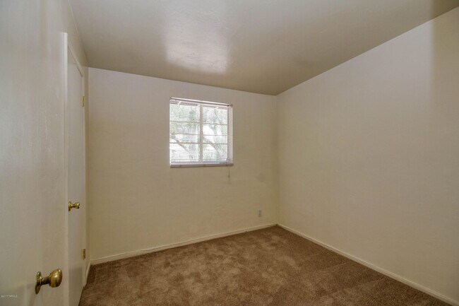 Building Photo - 812 S Eli Dr