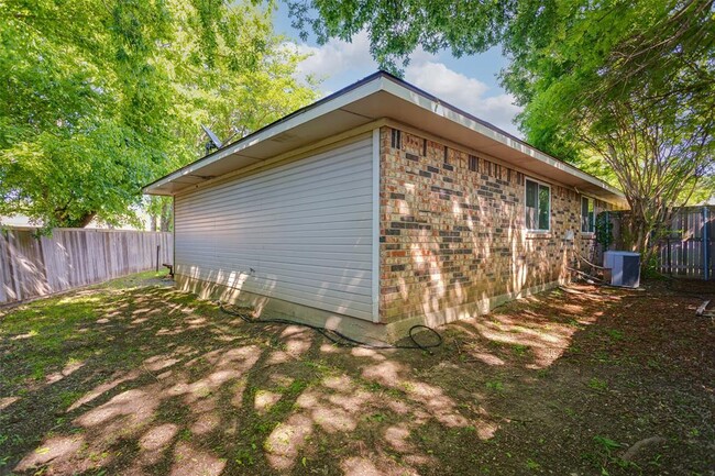 Building Photo - 1106 Lockridge-