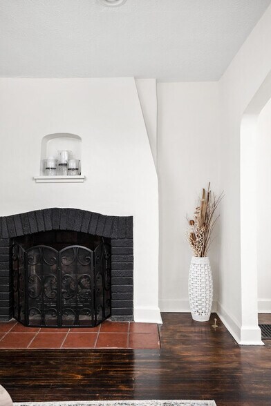 Building Photo - 6115 Ralston Ave