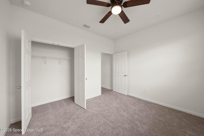 Building Photo - 463 Old Country Rd S E