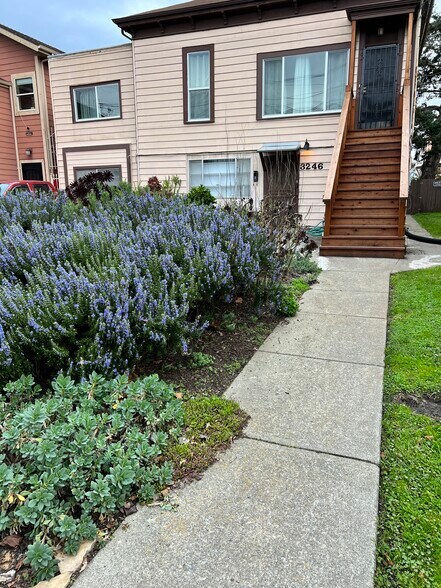 Front Entry - 3246 Magnolia St