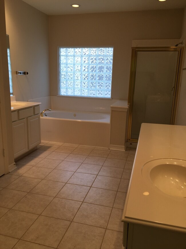 Building Photo - 6714 Montclair Dr