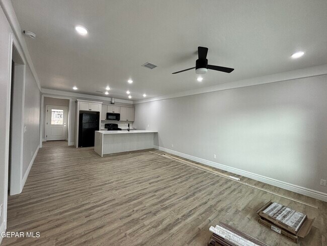 Building Photo - 10371 Manzana Rd