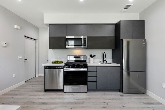 Building Photo - 13637 N Fellows Ave