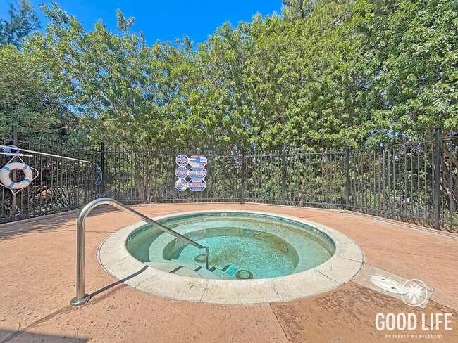 Building Photo - Spacious 3B/2.5BA Multi-Level Home in Redwood Village with Attached Garage, Private Patio & Commu...