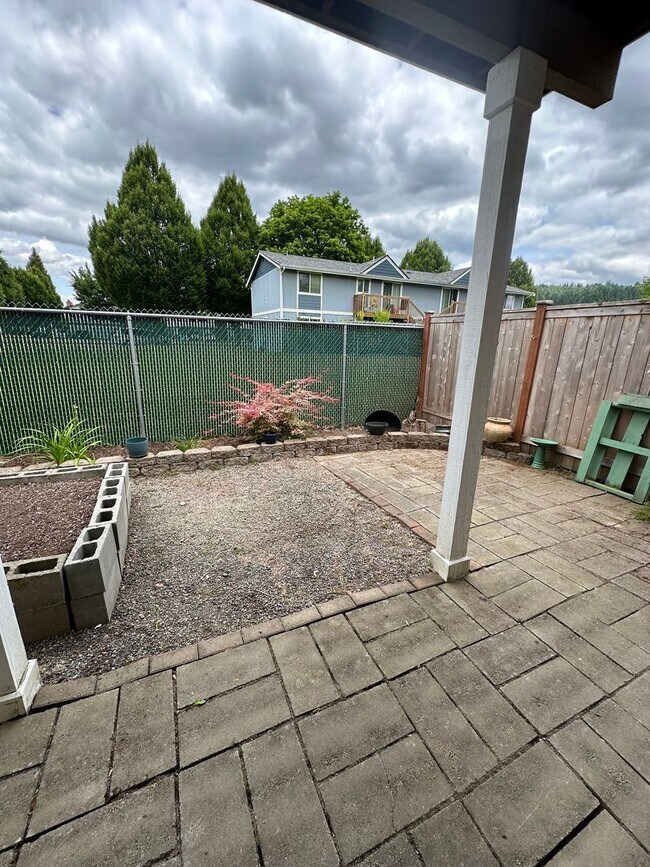 Building Photo - Beautiful downtown Sumner Townhouse Condo with garage. Aug 1.