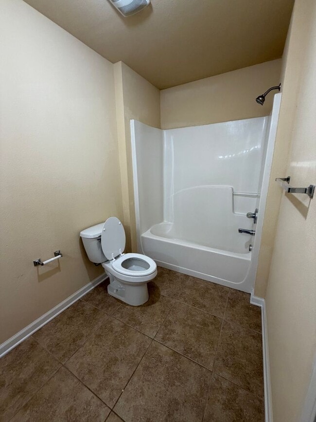 Building Photo - 148 Iron Horse Dr E