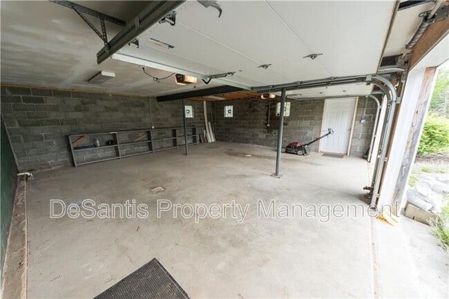 Building Photo - 305 Western Ave