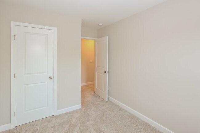 Building Photo - 116 Rowan St