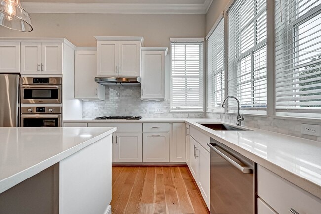 Building Photo - 2234 Lou Ellen Ln