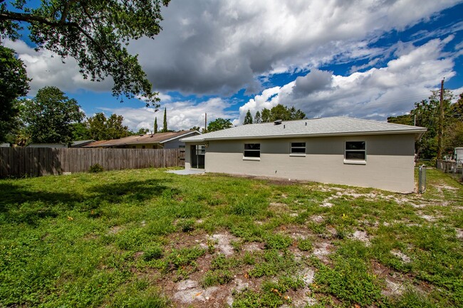 Building Photo - Mount Dora 4 Bedroom, 2 Bath Single-Family...