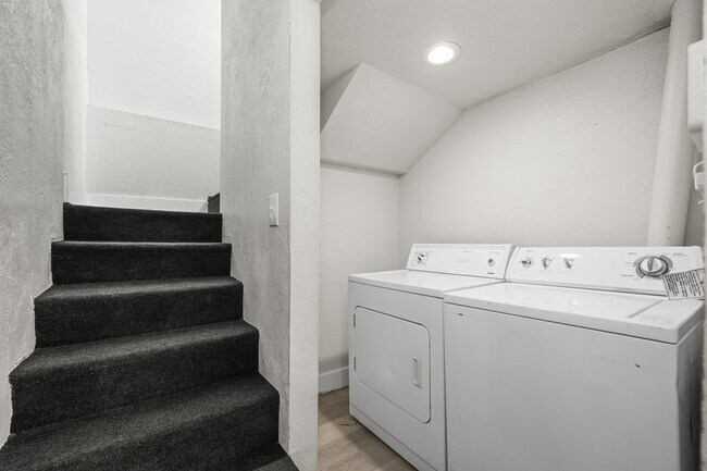 Building Photo - 191 E 100 N