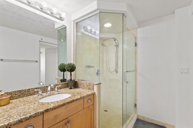 Building Photo - 343 Hobron Ln