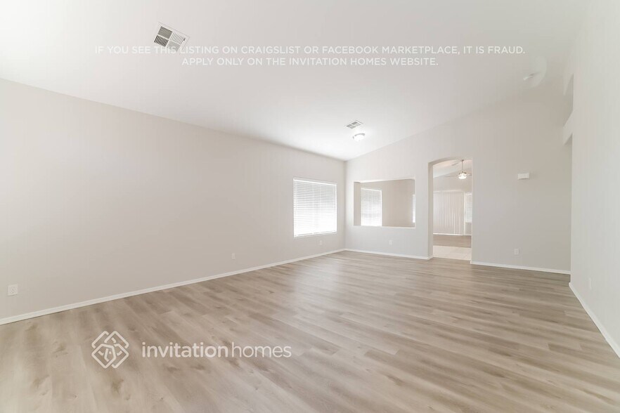 Building Photo - 5426 W Bluefield Ave