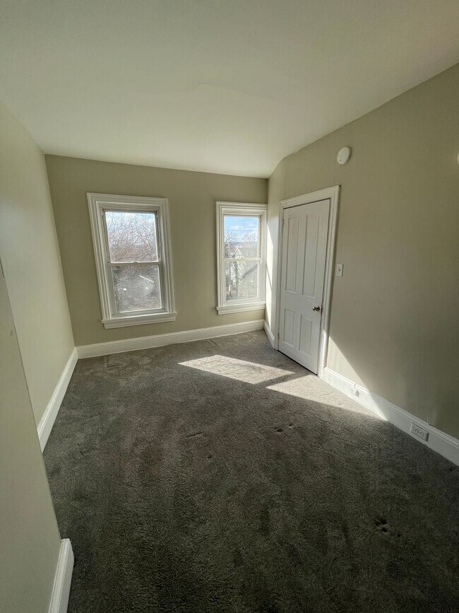 Building Photo - 4 Bedroom 1.5 Bath, Renovated House in Pottstown