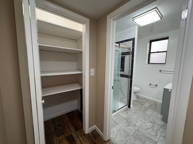 Building Photo - 2905 Glenmore Ave