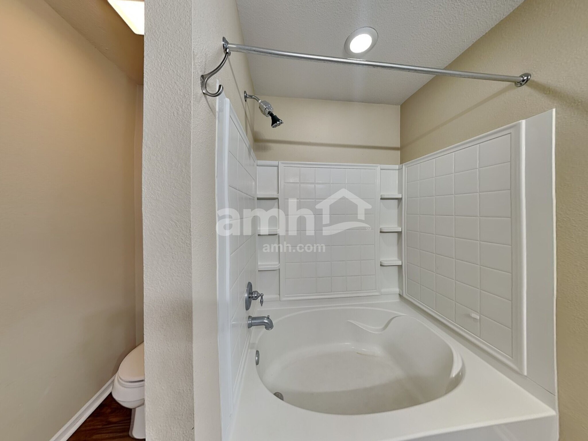 Building Photo - 8243 Retreat Ln