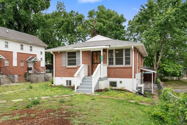 Building Photo - 1036 Seymour Ave