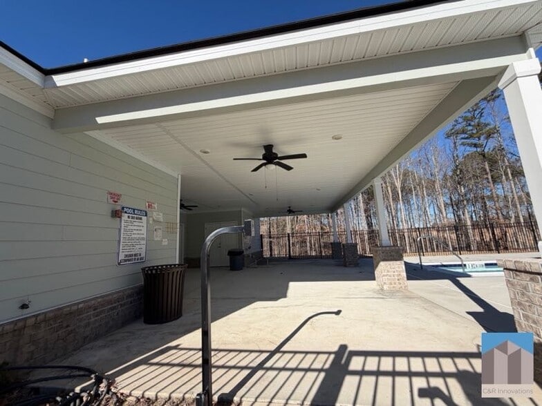 Building Photo - 7565 Knoll Hollow Rd