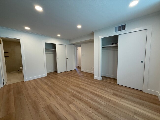 Building Photo - Newly Updated Condo in SLC!