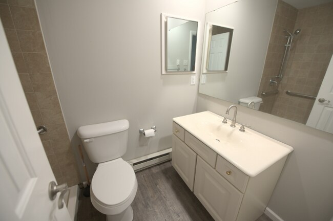 Building Photo - 7522 Hazelcrest Dr