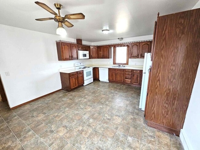 Building Photo - 3 Bedroom, 2 Bath House With All the Charm and Space You Need!