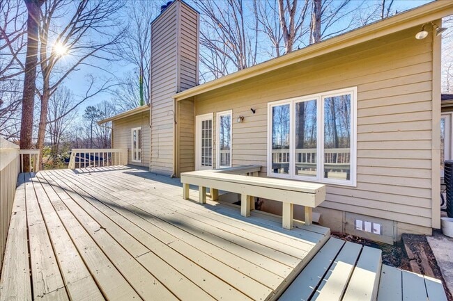 Building Photo - River Hills: 3 BR with 2 Full & 2 Half Baths