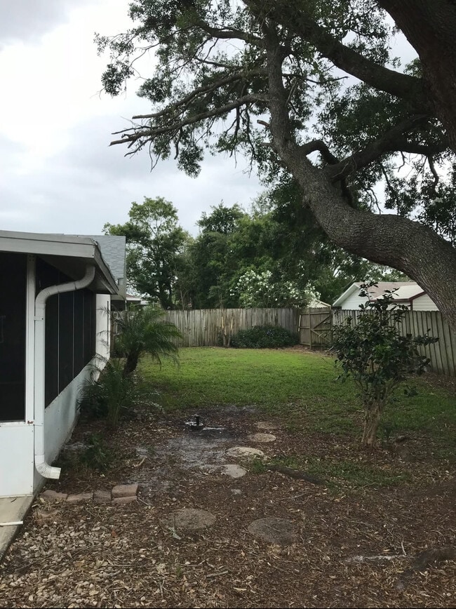 Building Photo - 1096 Willow Wood Dr