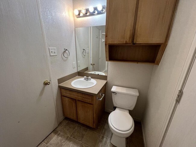 Building Photo - 1402 Dugger Cir