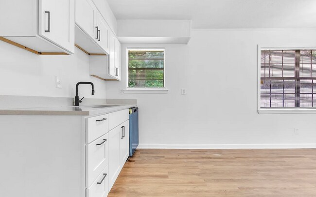 Building Photo - 2919 Normandy Dr