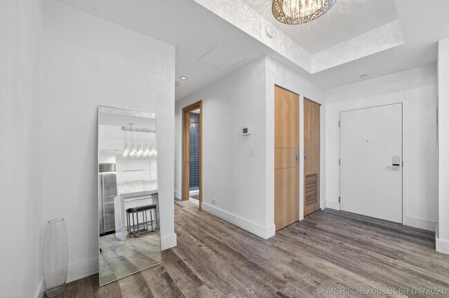 Building Photo - 2301 Collins Ave