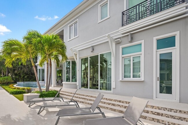 Building Photo - 863 Enfield St